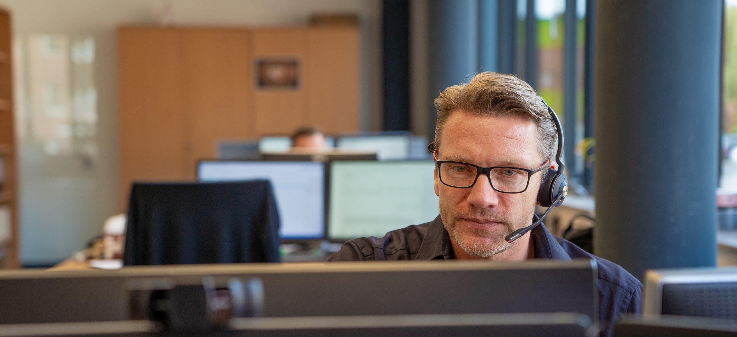 Kontakt Bild Mann mit Headset