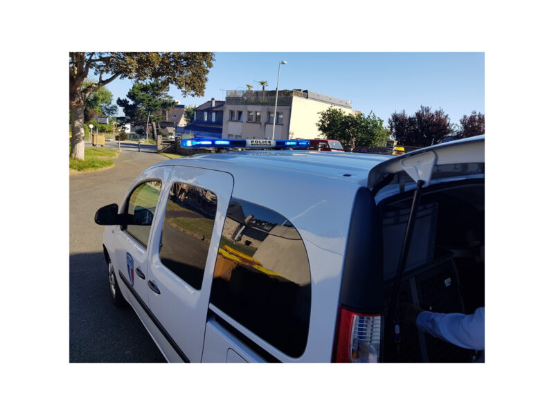 Rampe de signalisation lumineuse VEGA bleu sur véhicule Police Municipale