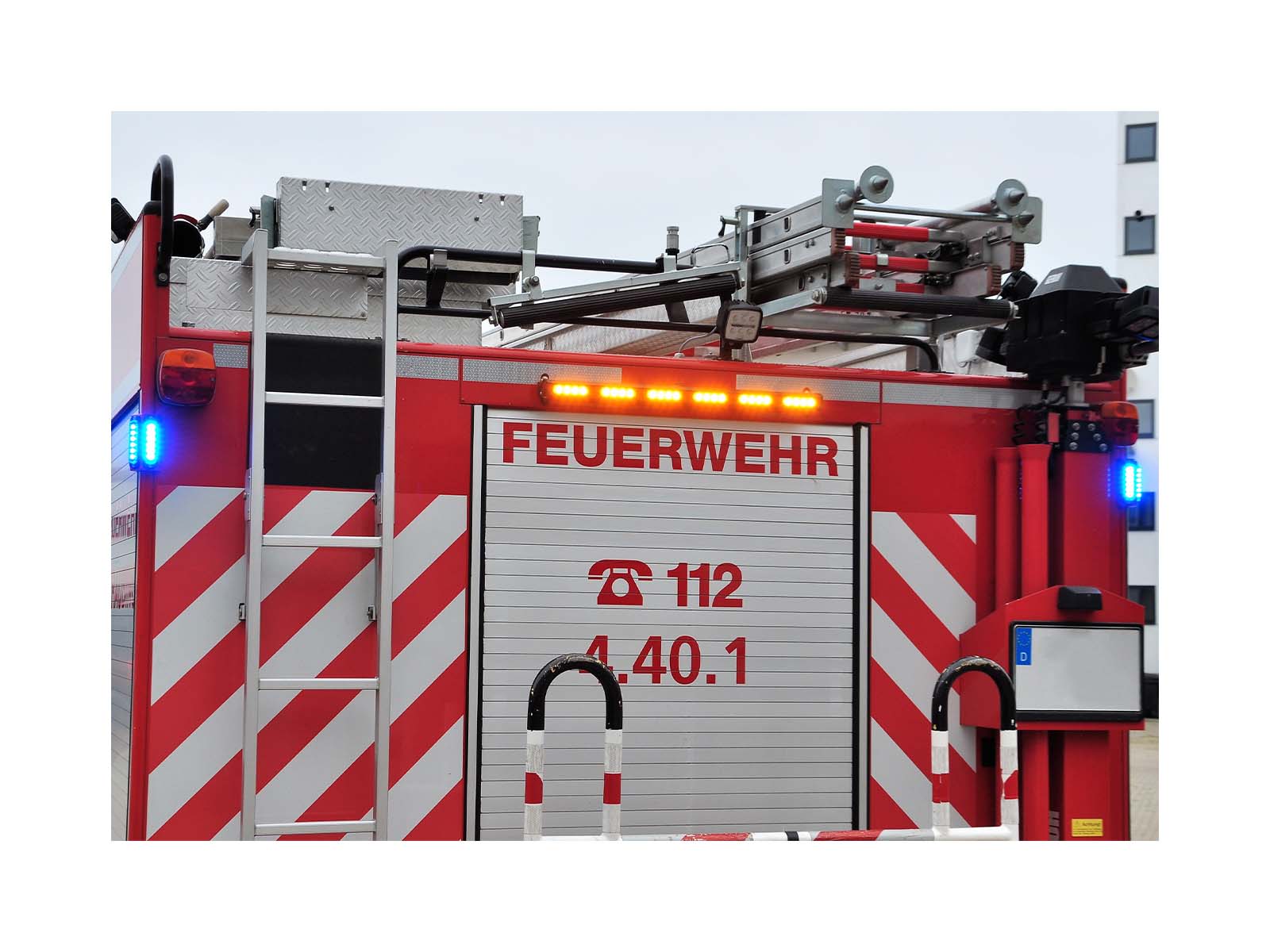 Feu de pénétration à led L104 bleu sur véhicule