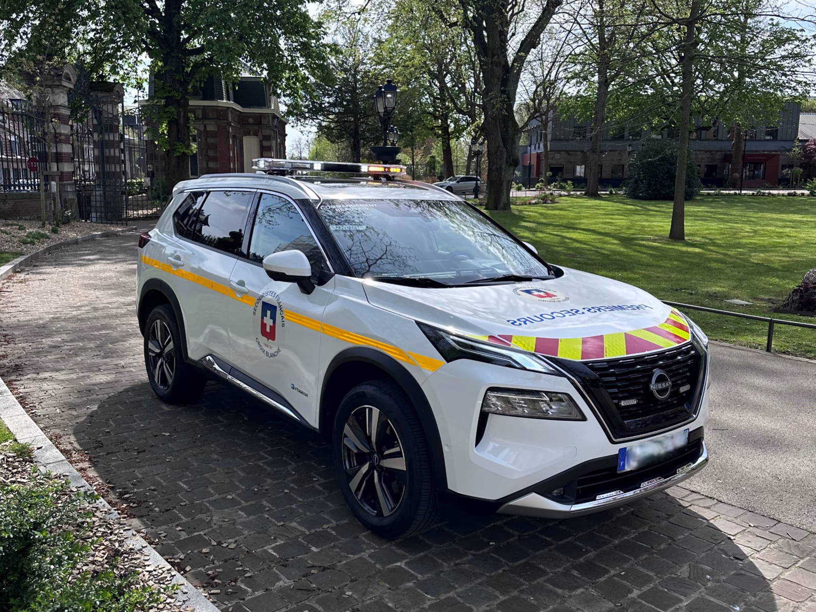 Véhicule équipé rampe vega fx bicolore