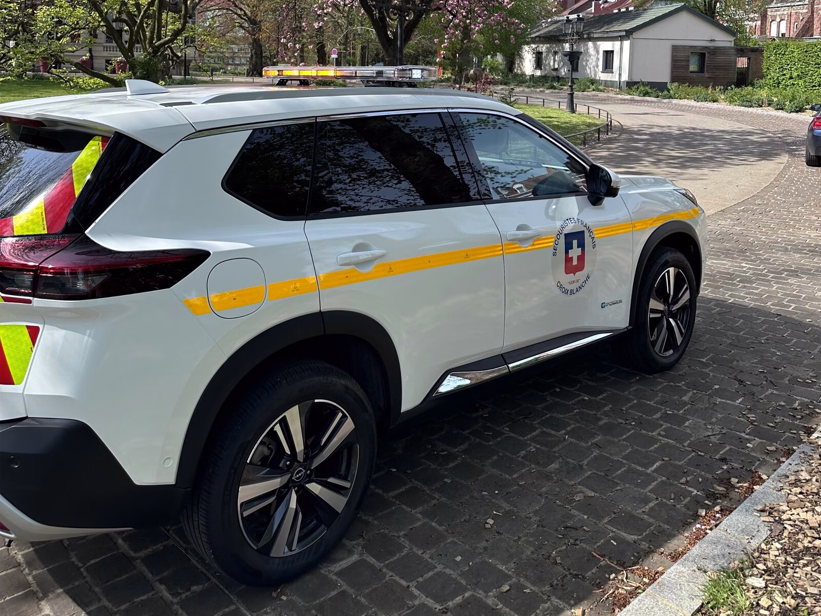 Véhicule équipé rampe vega fx bicolore