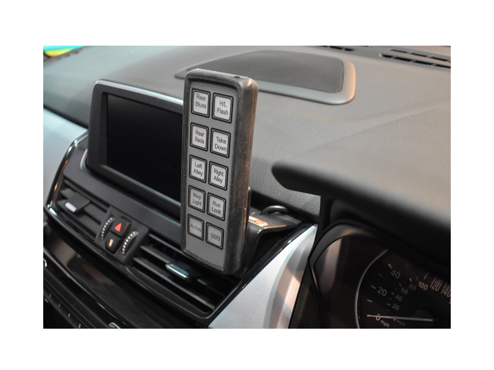 MCS-T10 Midi Handset Vertical Dash Mounted 1